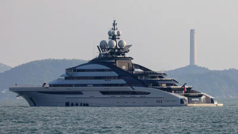 Luxury Russian Yacht Moves Freely Through the Strait of Hormuz